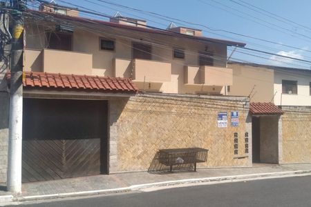 Casa de condomínio à venda com 130m², 3 quartos e 3 vagas Casa de condomínio à venda com 130m², 3 quartos e 3 vagasFachada