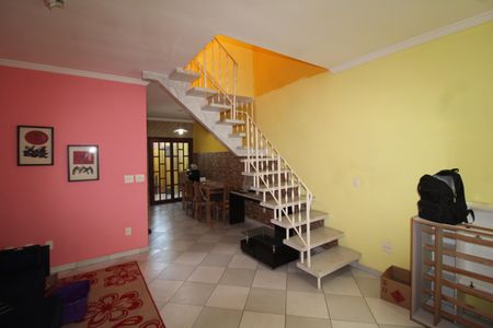Casa de condomínio à venda com 130m², 3 quartos e 3 vagasSala