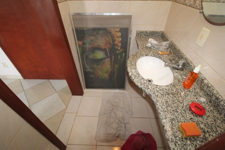 Casa de condomínio à venda com 130m², 3 quartos e 3 vagasBanheiro 2