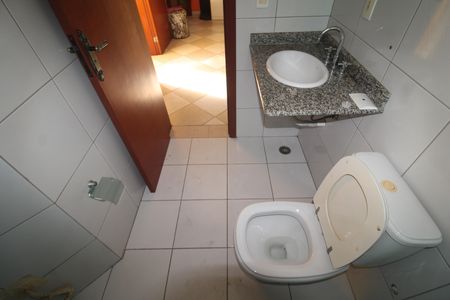 Casa de condomínio à venda com 130m², 3 quartos e 3 vagasBanheiro 1