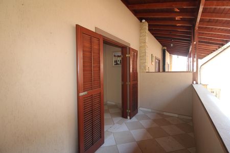 Casa de condomínio à venda com 130m², 3 quartos e 3 vagasQuarto 3 - Varanda