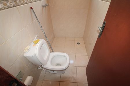 Casa de condomínio à venda com 130m², 3 quartos e 3 vagasBanheiro 2