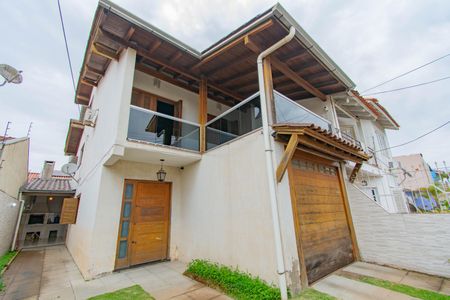 Casa à venda com 200m², 3 quartos e 2 vagas Casa à venda com 200m², 3 quartos e 2 vagasFachada