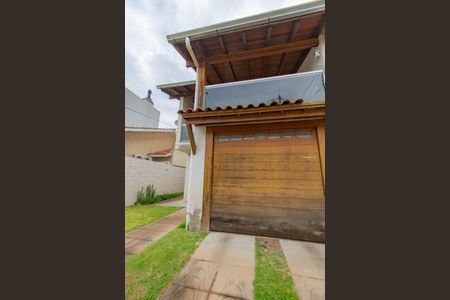 Casa à venda com 200m², 3 quartos e 2 vagas Casa à venda com 200m², 3 quartos e 2 vagasFachada