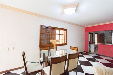 Casa à venda com 200m², 3 quartos e 2 vagas Casa à venda com 200m², 3 quartos e 2 vagasCozinha