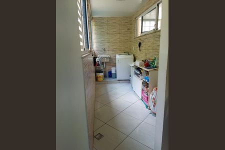 Casa de condomínio à venda com 200m², 3 quartos e 3 vagasLavanderia