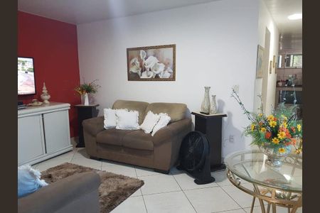 Sala de casa de condomínio à venda com 3 quartos, 200m² em Taquara, Rio de Janeiro