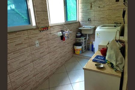 Casa de condomínio à venda com 200m², 3 quartos e 3 vagasLavanderia