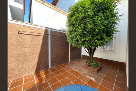 Casa para alugar com 150m², 3 quartos e 2 vagas Casa para alugar com 150m², 3 quartos e 2 vagasQuintal