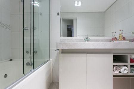 Apartamento à venda com 130m², 3 quartos e 2 vagasBanheiro da Suíte 1