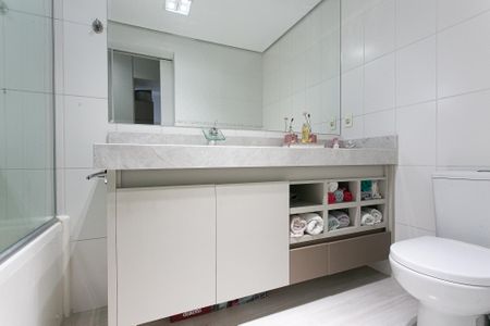 Apartamento à venda com 130m², 3 quartos e 2 vagasBanheiro da Suíte 1