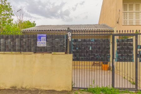 Casa à venda com 80m², 2 quartos e 1 vaga Casa à venda com 80m², 2 quartos e 1 vagaFachada - Placa