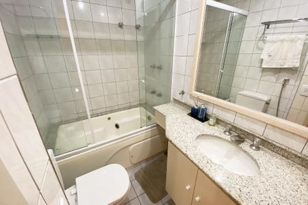 Studio para alugar com 32m², 1 quarto e 1 vaga Studio para alugar com 32m², 1 quarto e 1 vagaBanheiro Social