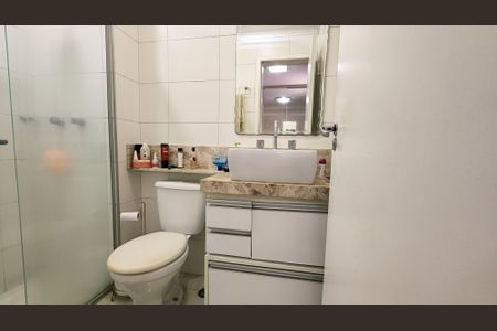Apartamento à venda com 77m², 2 quartos e 1 vaga Apartamento à venda com 77m², 2 quartos e 1 vagaBanheiro da Suíte