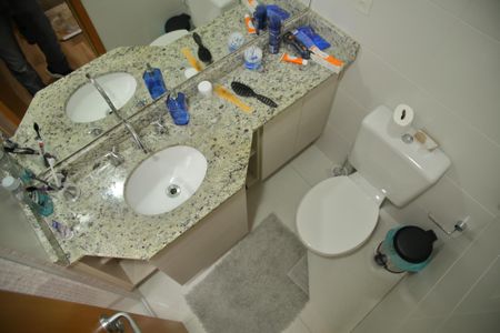 Apartamento à venda com 71m², 2 quartos e 2 vagasBanheiro da Suíte