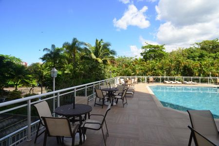 Apartamento à venda com 67m², 2 quartos e 1 vagaÁrea Comum - Piscina