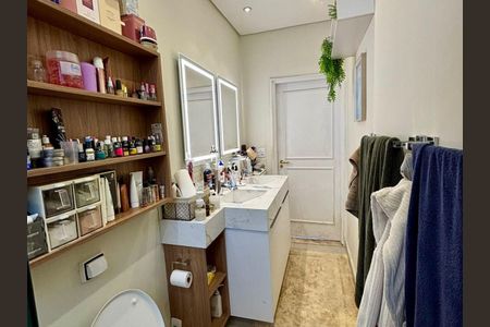 Apartamento à venda com 200m², 3 quartos e 1 vaga Apartamento à venda com 200m², 3 quartos e 1 vagaBanheiro da Suíte