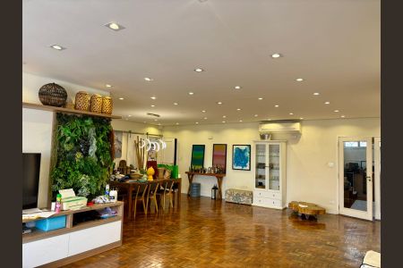 Apartamento à venda com 200m², 3 quartos e 1 vaga Apartamento à venda com 200m², 3 quartos e 1 vagaSala