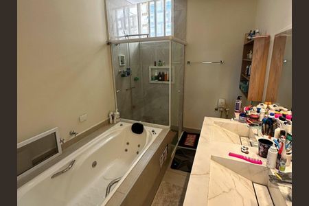 Apartamento à venda com 200m², 3 quartos e 1 vaga Apartamento à venda com 200m², 3 quartos e 1 vagaBanheiro Social