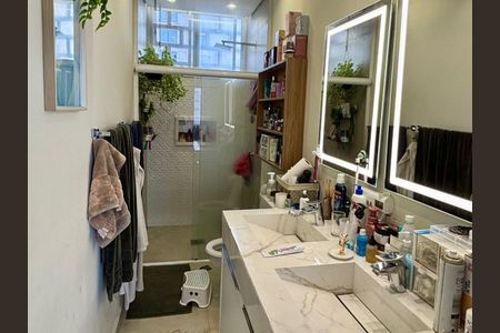 Apartamento à venda com 200m², 3 quartos e 1 vaga Apartamento à venda com 200m², 3 quartos e 1 vagaBanheiro da Suíte