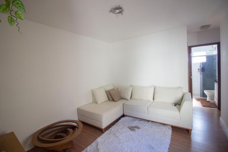 Sala de apartamento à venda com 2 quartos, 50m² em Chácaras Califórnia, Contagem