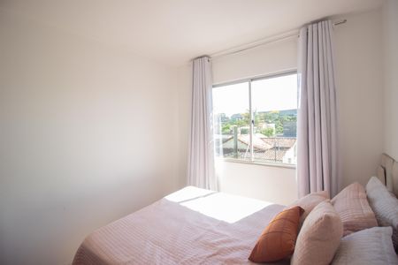 Quarto 1 de apartamento à venda com 2 quartos, 50m² em Chácaras Califórnia, Contagem