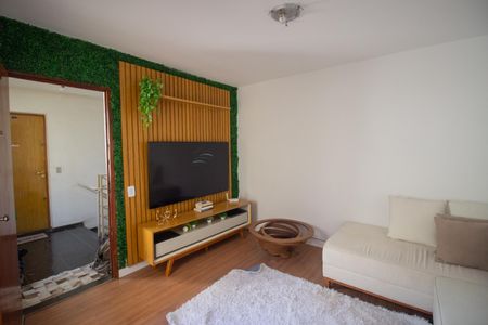 Sala de apartamento à venda com 2 quartos, 50m² em Chácaras Califórnia, Contagem