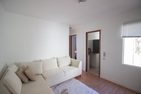 Sala de apartamento à venda com 2 quartos, 50m² em Chácaras Califórnia, Contagem