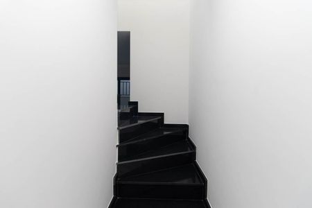 Casa para alugar com 360m², 3 quartos e 5 vagas Casa para alugar com 360m², 3 quartos e 5 vagasEscada