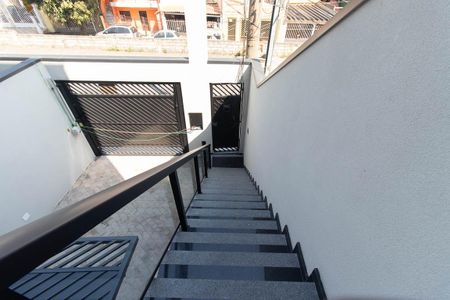 Casa para alugar com 360m², 3 quartos e 5 vagas Casa para alugar com 360m², 3 quartos e 5 vagasEscada de Entrada