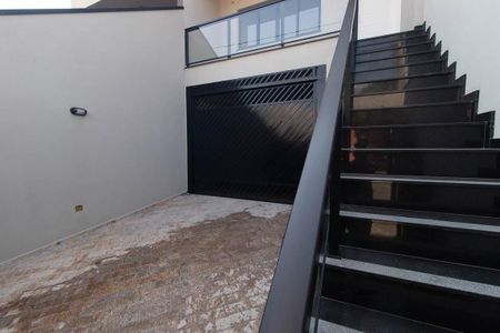 Casa à venda com 359m², 3 quartos e 5 vagasEscada de entrada