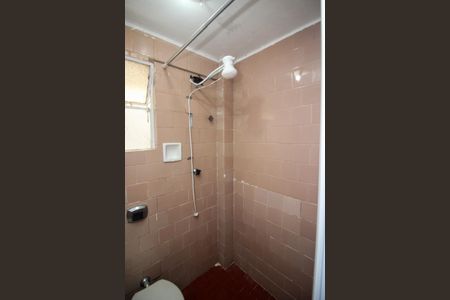 Banheiro de kitnet/studio para alugar com 1 quarto, 25m² em Centro Histórico, Porto Alegre