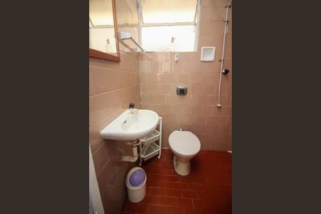 Banheiro de kitnet/studio para alugar com 1 quarto, 25m² em Centro Histórico, Porto Alegre