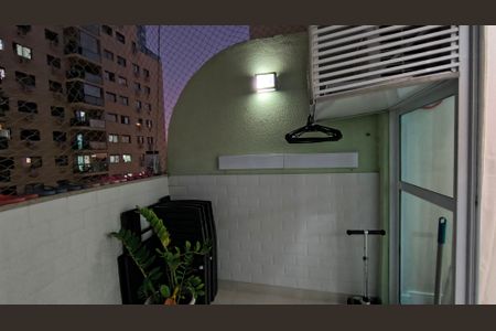 Apartamento à venda com 98m², 2 quartos e 1 vaga Apartamento à venda com 98m², 2 quartos e 1 vagaVaranda
