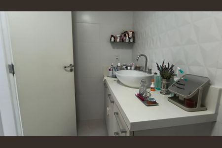 Apartamento à venda com 98m², 2 quartos e 1 vaga Apartamento à venda com 98m², 2 quartos e 1 vagaBanheiro da Suíte