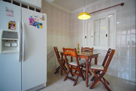 Casa à venda com 329m², 4 quartos e 4 vagasCozinha