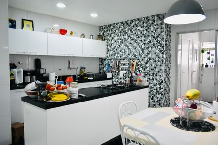 Apartamento para alugar com 149m², 3 quartos e 2 vagas Apartamento para alugar com 149m², 3 quartos e 2 vagasCozinha