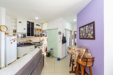 Sala de apartamento à venda com 2 quartos, 47m² em João Pinheiro, Belo Horizonte