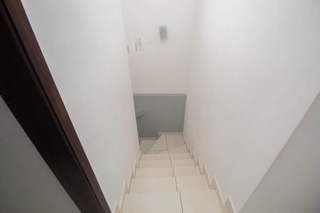 Casa para alugar com 120m², 4 quartos e 2 vagasEscada