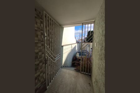 Casa para alugar com 90m², 2 quartos e 2 vagasEntrada