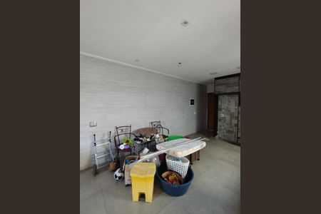 Casa para alugar com 90m², 2 quartos e 2 vagasSala