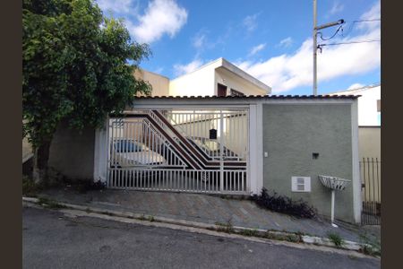 Casa para alugar com 90m², 2 quartos e 2 vagasFachada