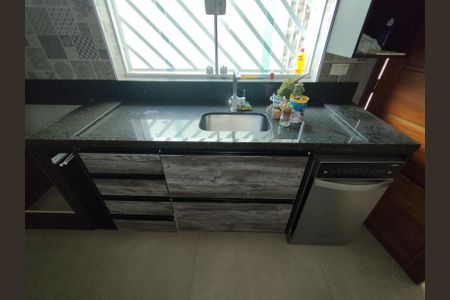 Casa para alugar com 90m², 2 quartos e 2 vagasCozinha