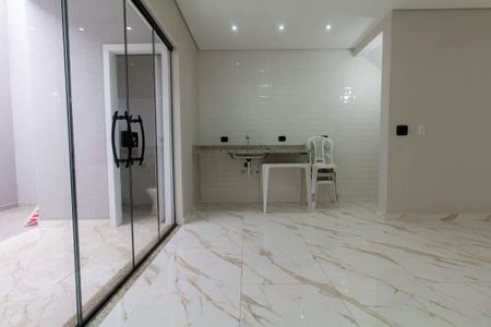 Casa à venda com 122m², 3 quartos e 2 vagas Casa à venda com 122m², 3 quartos e 2 vagasSala/Cozinha