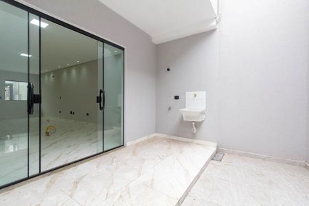 Casa à venda com 122m², 3 quartos e 2 vagas Casa à venda com 122m², 3 quartos e 2 vagasÁrea de Servoço