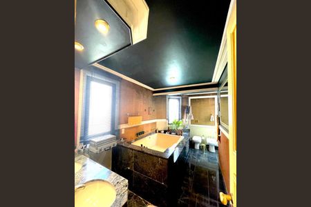 Apartamento para alugar com 320m², 5 quartos e 4 vagasBanheiro