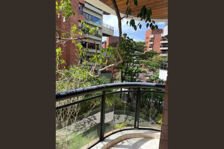 Apartamento para alugar com 320m², 5 quartos e 4 vagasVista