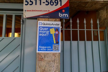 Casa à venda com 170m², 2 quartos e 2 vagas Casa à venda com 170m², 2 quartos e 2 vagasPlaquinha