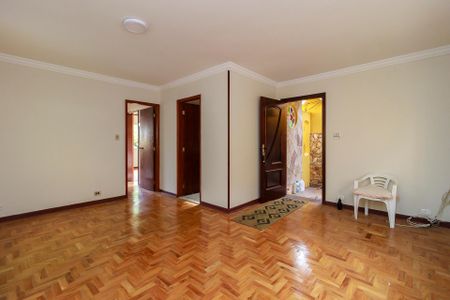 Casa à venda com 170m², 2 quartos e 2 vagas Casa à venda com 170m², 2 quartos e 2 vagasSala