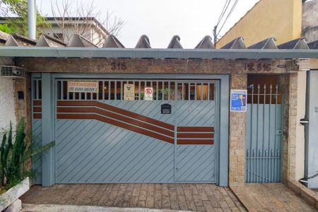 Casa à venda com 170m², 2 quartos e 2 vagas Casa à venda com 170m², 2 quartos e 2 vagasFachada